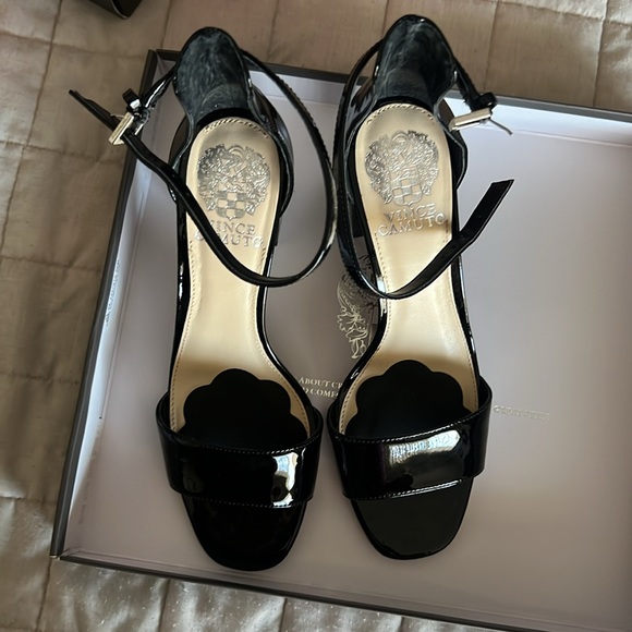 VINCE CAMUTO block heels. Size 7 - Picture 3 of 7